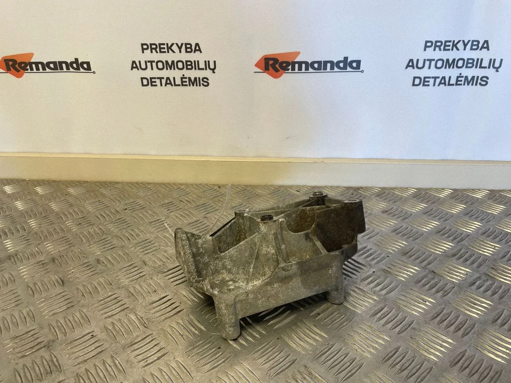 Oro kondicionieriaus kompresoriaus kronšteinas