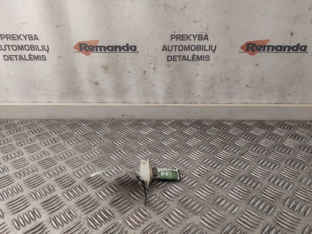 Krāsniņas ventilatora rezistors (reostats) – priekšējā