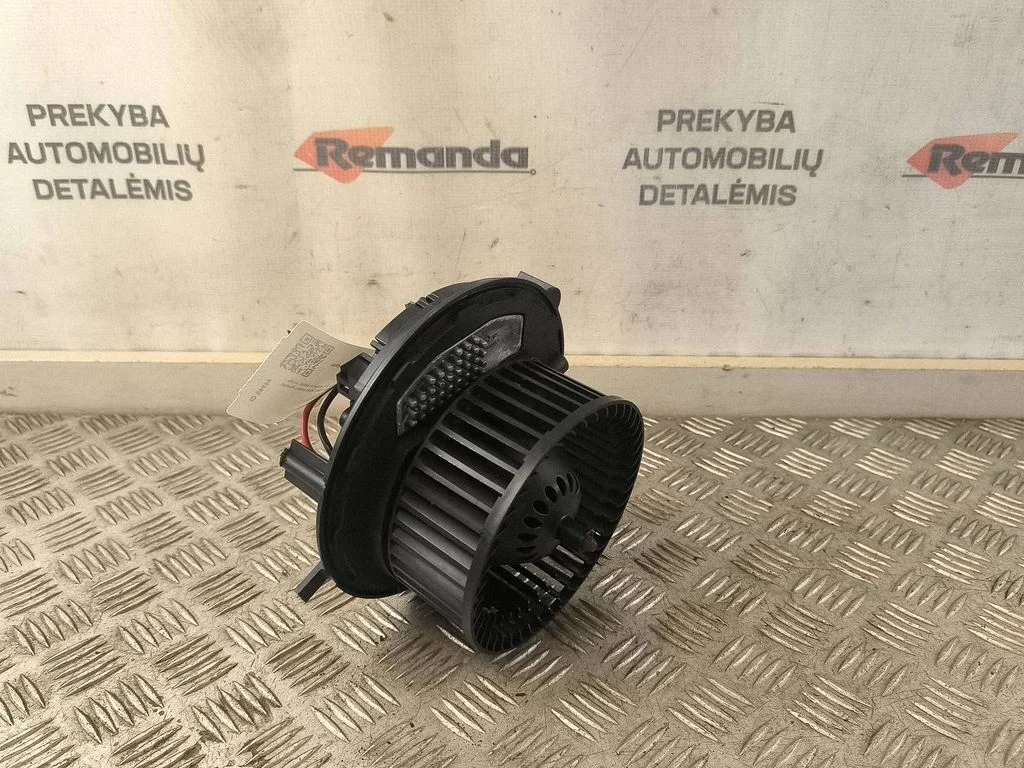 Krāsniņas ventilators/pūtējs 5Q0819021
