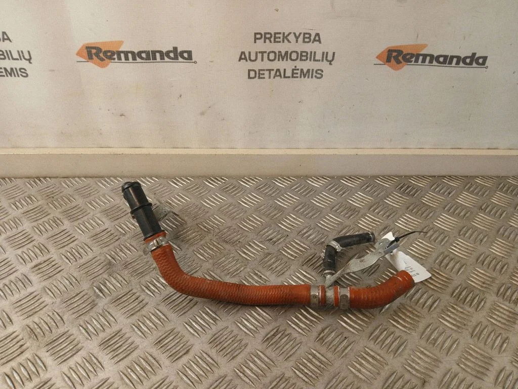 Motora dzesēšanas caurule (-es)/šļūtene (-es) – priekšējā