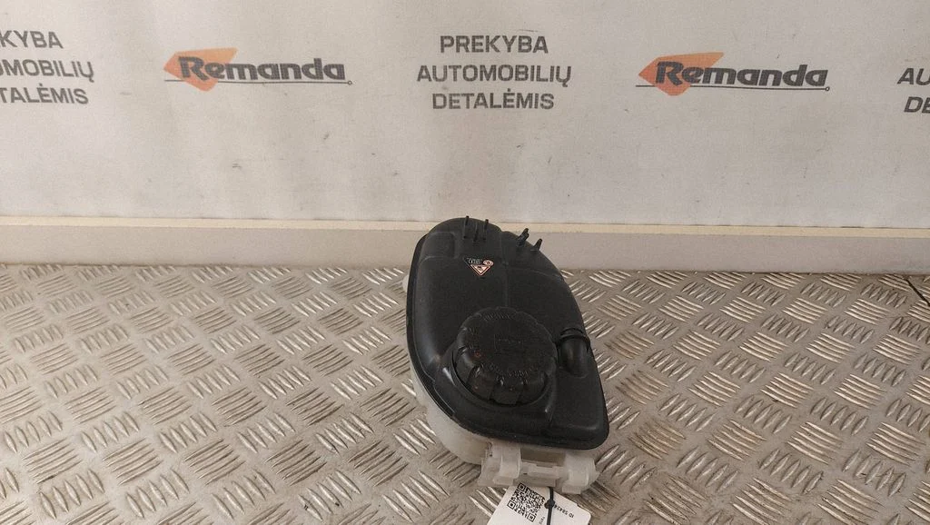 Dzesēšanas šķidruma izplešanās tvertne – Mercedes-Benz CLA klase C117 X117 W117 (2013-2019)