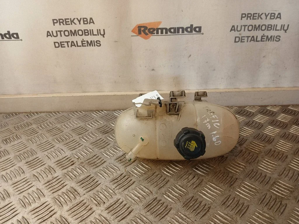 Coolant expansion tank/reservoir – Renault Trafic III (X82) (2014-)