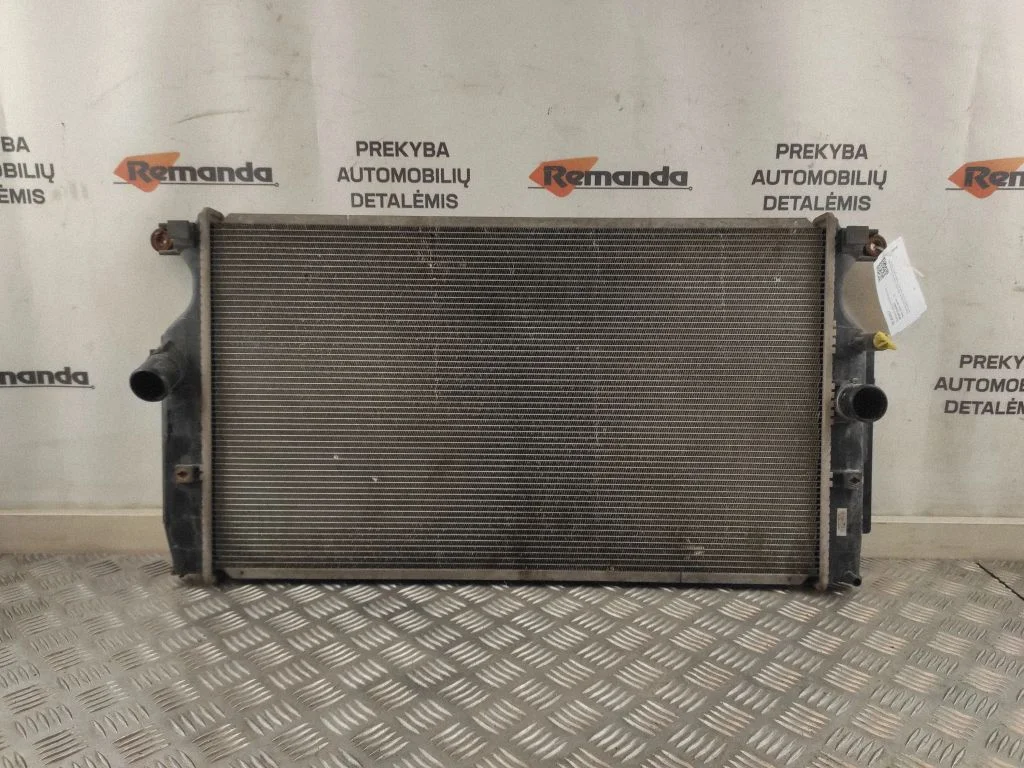 Dzesēšanas šķidruma radiators – priekšējā