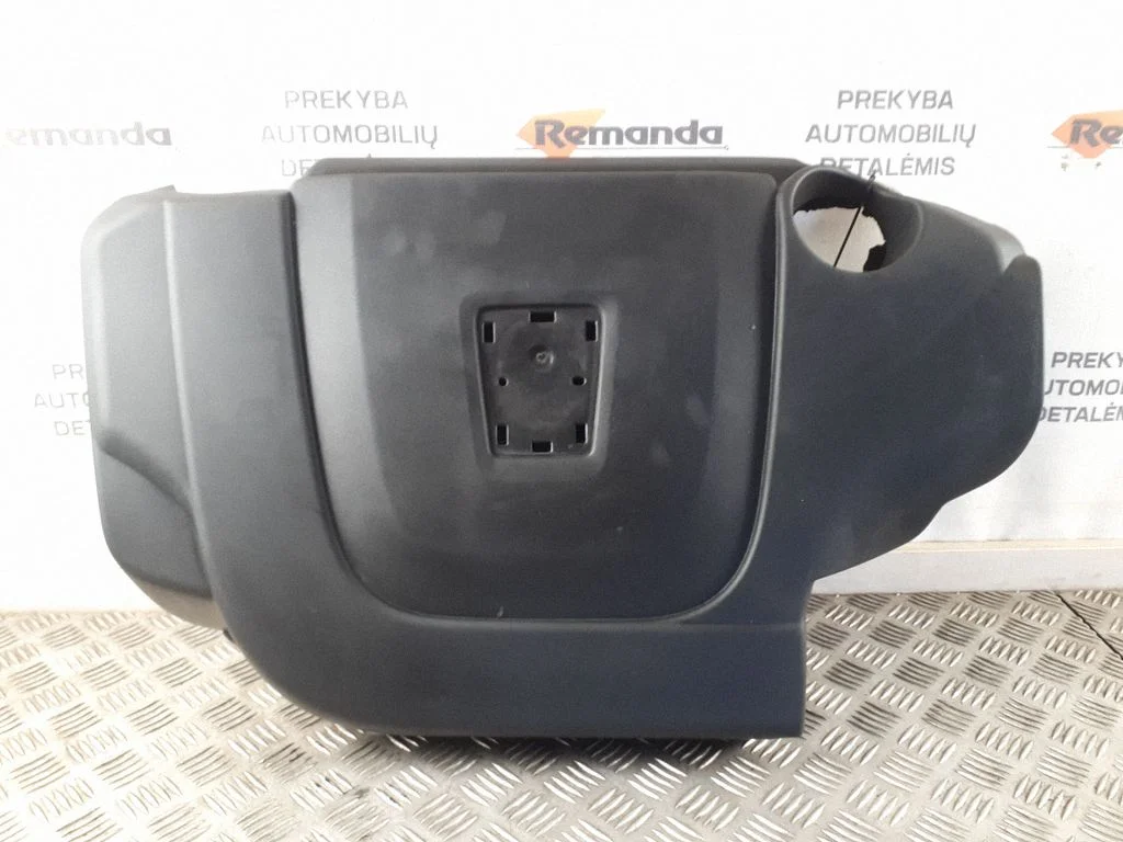 Engine cover (trim) – Volvo V70 (2008-2013)
