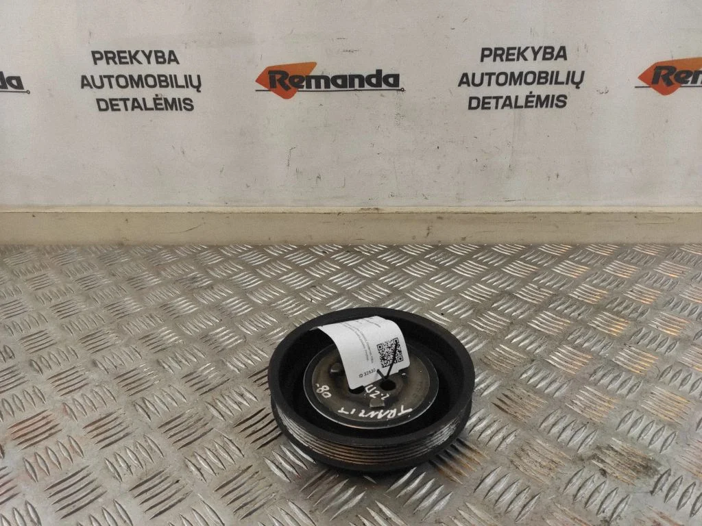 Kloķvārpstas skriemelis – priekšējā