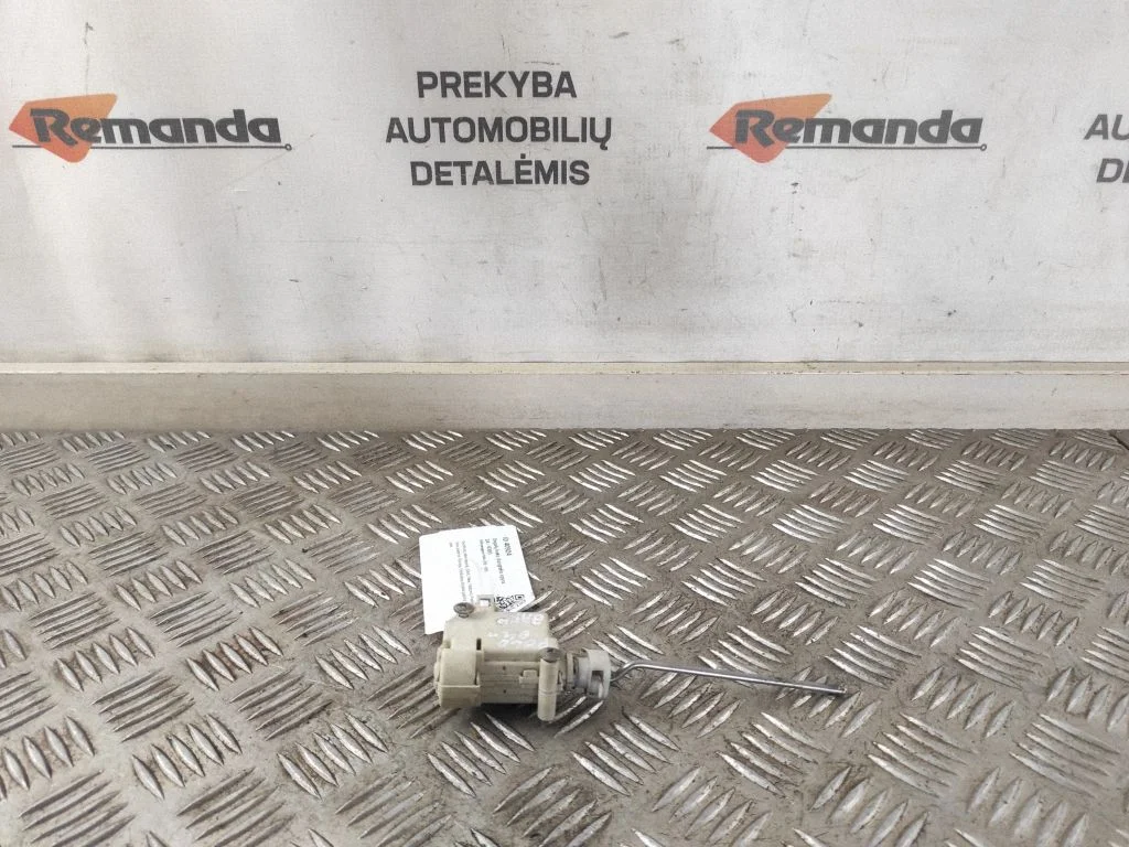 Degalų bako dangtelio spyna