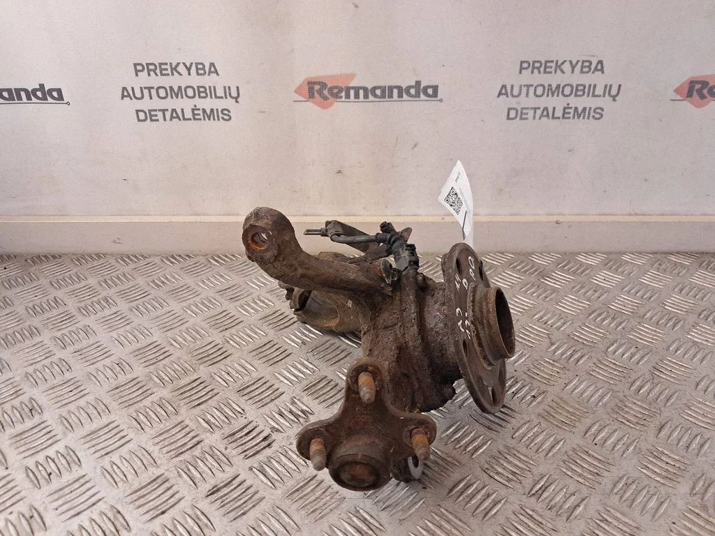 Priekšējais rumbas turētājs (šarnīra dakša) 5Q0255