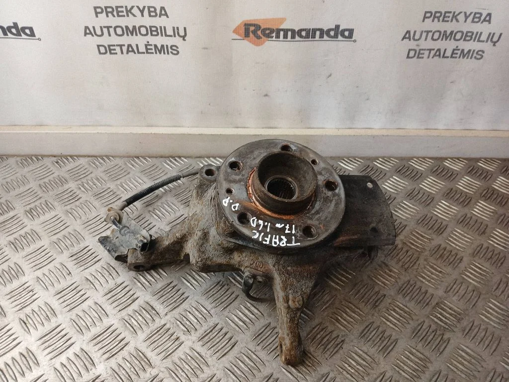 Zwrotnica przednia – prawy przód