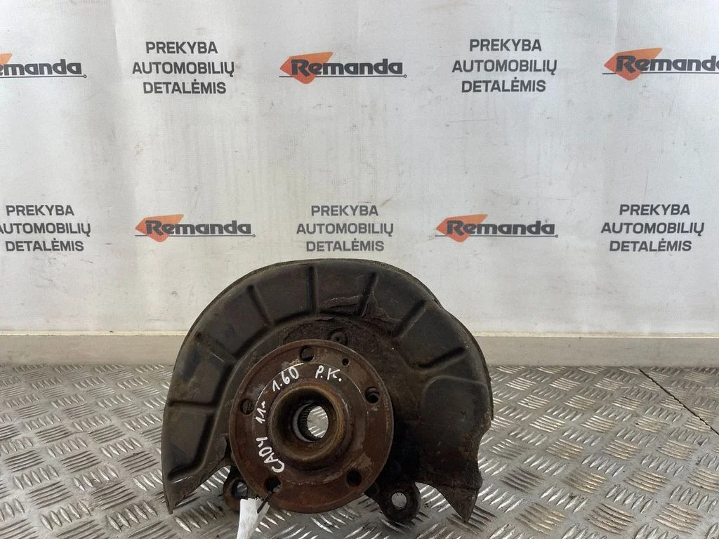 Front wheel hub – front left