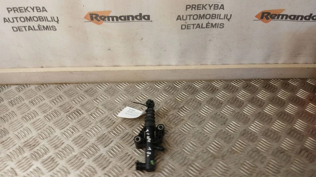Pompa sprzęgła 93461341