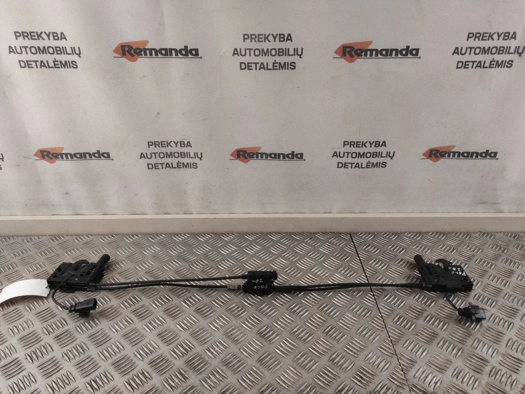 Motora pārsega slēdzene 8S0823509B