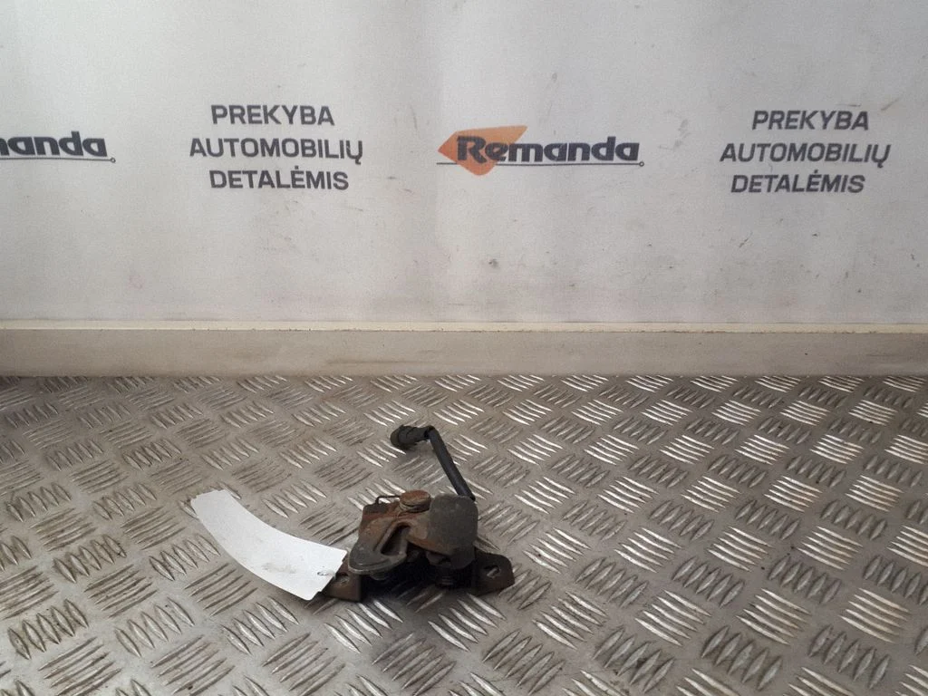 Motora pārsega slēdzene – priekšējā