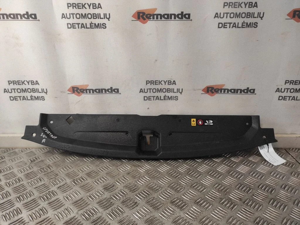 Apdaila variklio dangčio spynos
