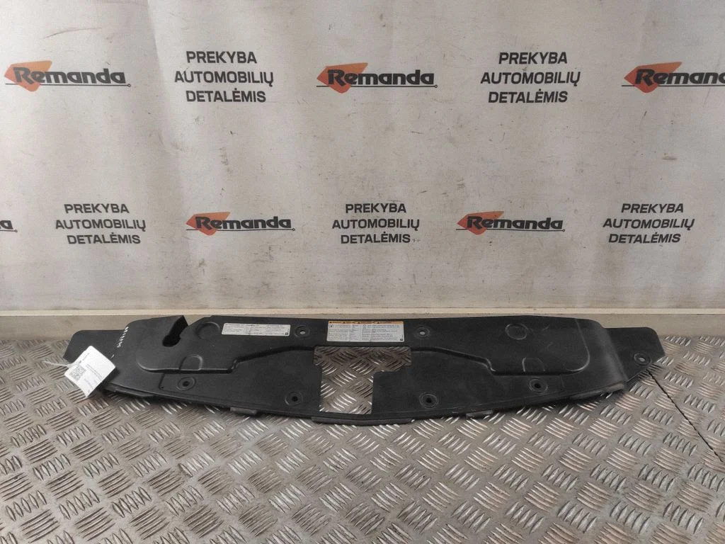 Apdaila variklio dangčio spynos