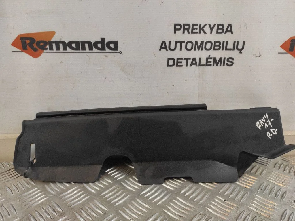 Apdaila variklio dangčio spynos