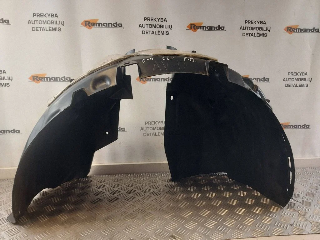 Front wheel arch liner splash guards 9831258480
