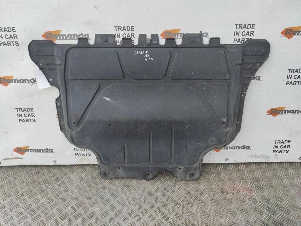 Engine splash shield/under tray 3Q0825235A