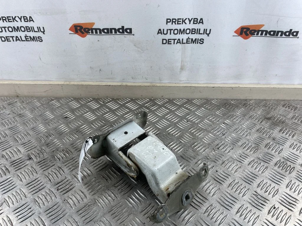 Tailgate/trunk/boot hinge – rear right