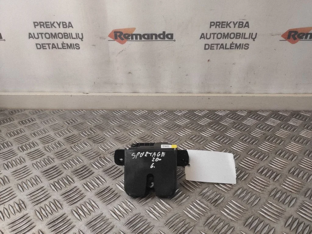Aizmugurējā vāka slēdzene