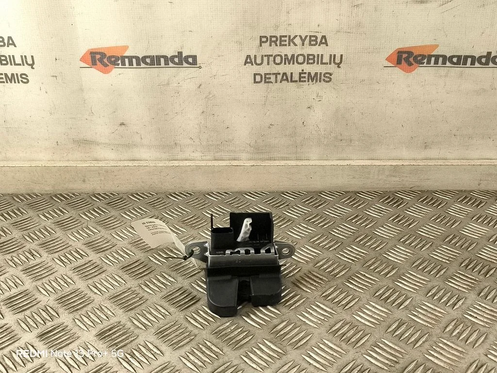 Aizmugurējā vāka slēdzene 2G6827505B