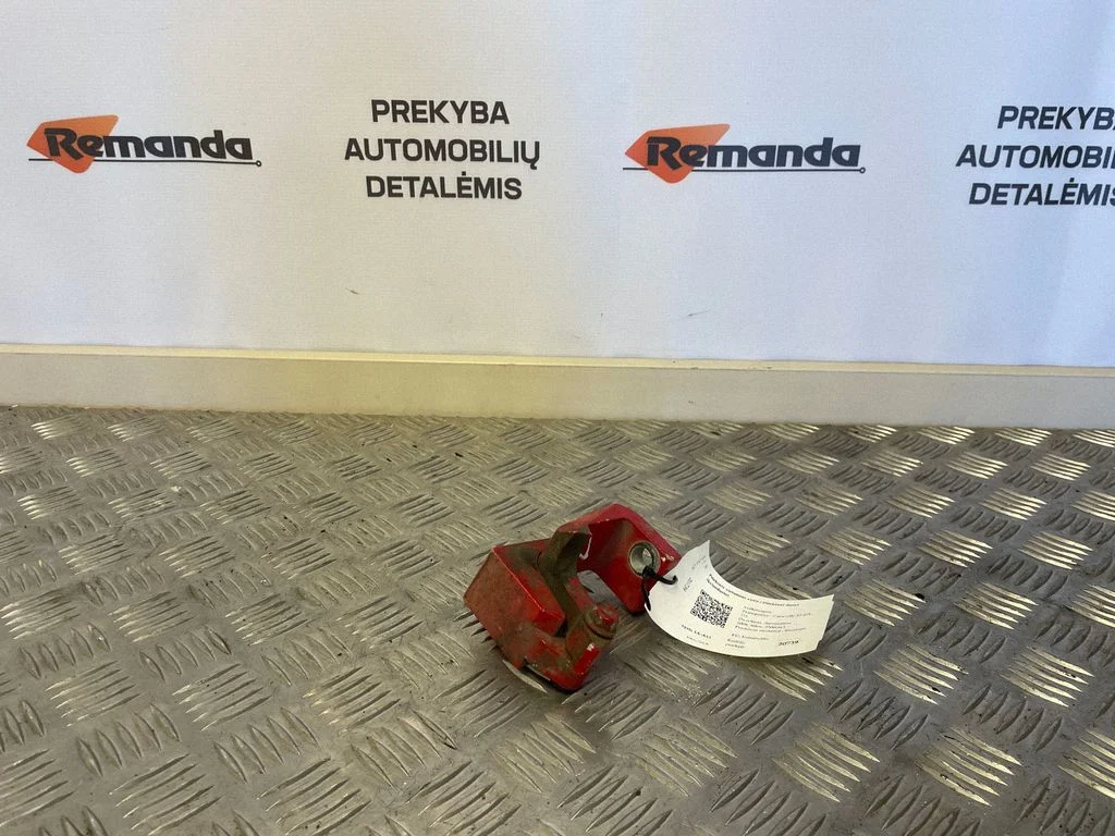Priekšējā augšējā eņģe – priekšējā kreisā