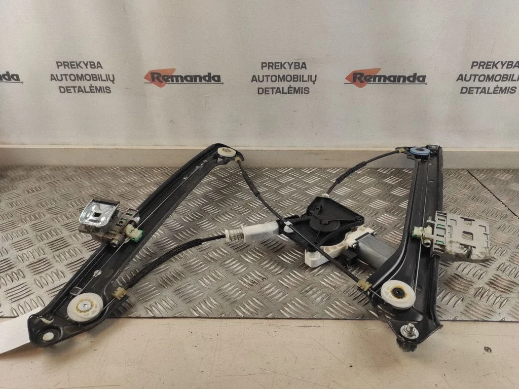 Front door window regulator with motor 3G8837461B