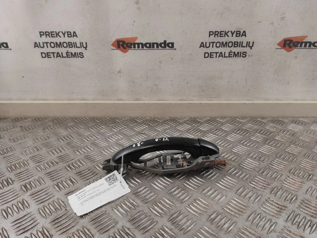 Aizmugurējo durvju ārējais atvēršanas rokturis 7L0839886A