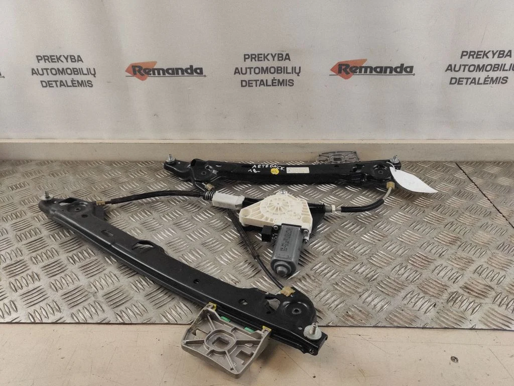 Rear door window regulator with motor 3G8839461B