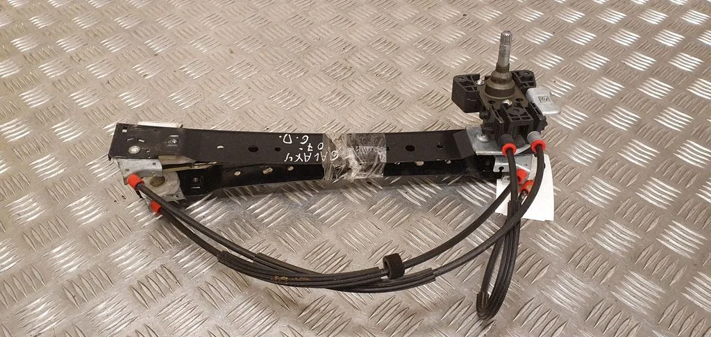 Mechaninis galinio lango pakėlimo mechanizmas