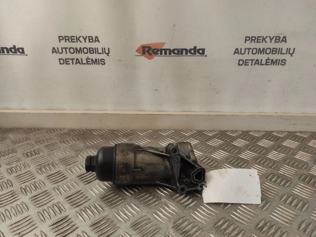 Oil filter mounting bracket A6401800710