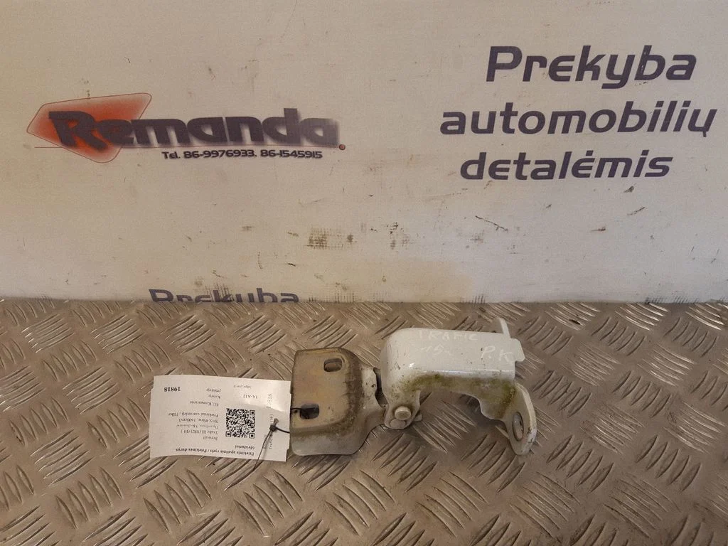 Priekšējā apakšējā eņģe 804005400R