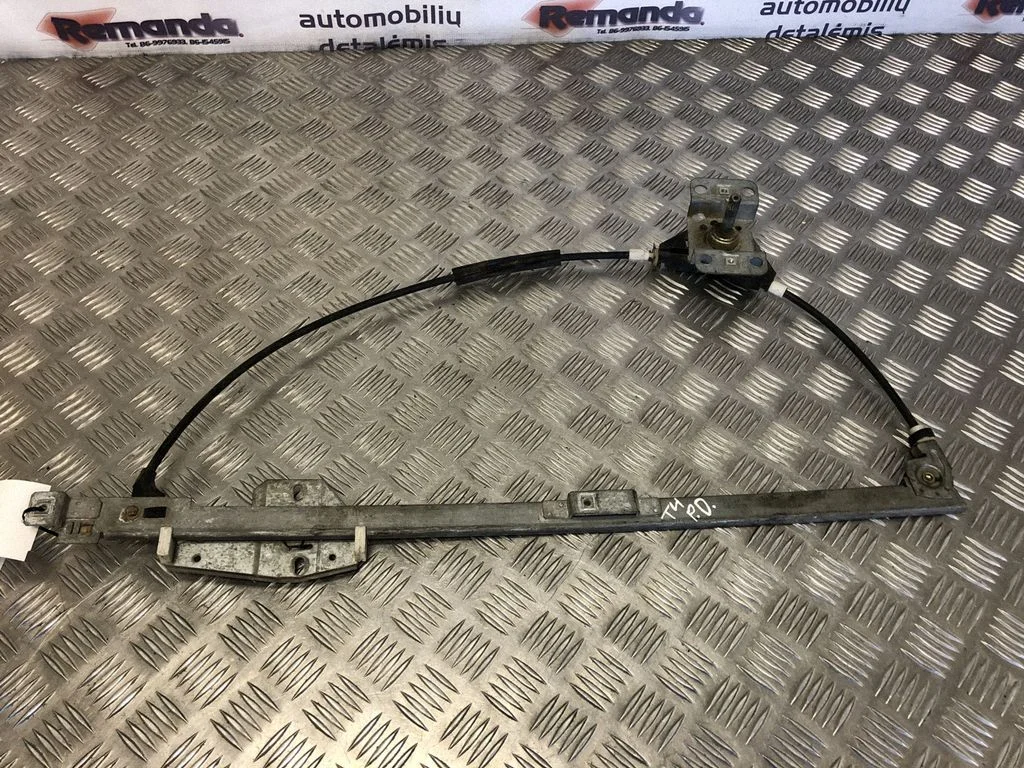 Mechaninis priekinio lango pakėlimo mechanizmas