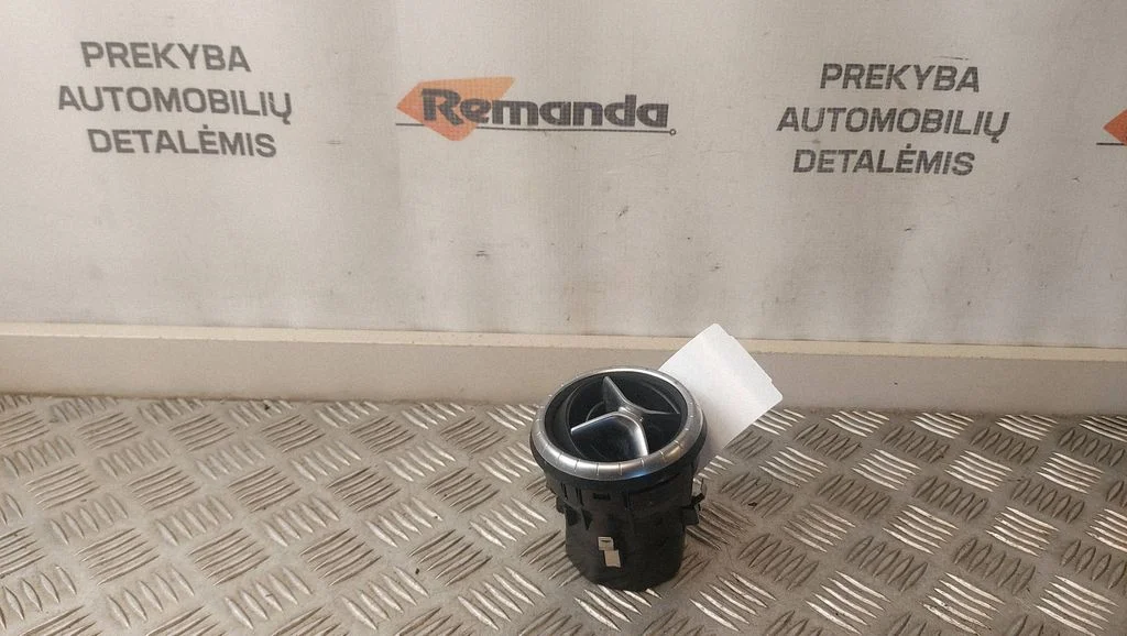 Armatuurlaua keskmine õhutusrest A1178300354