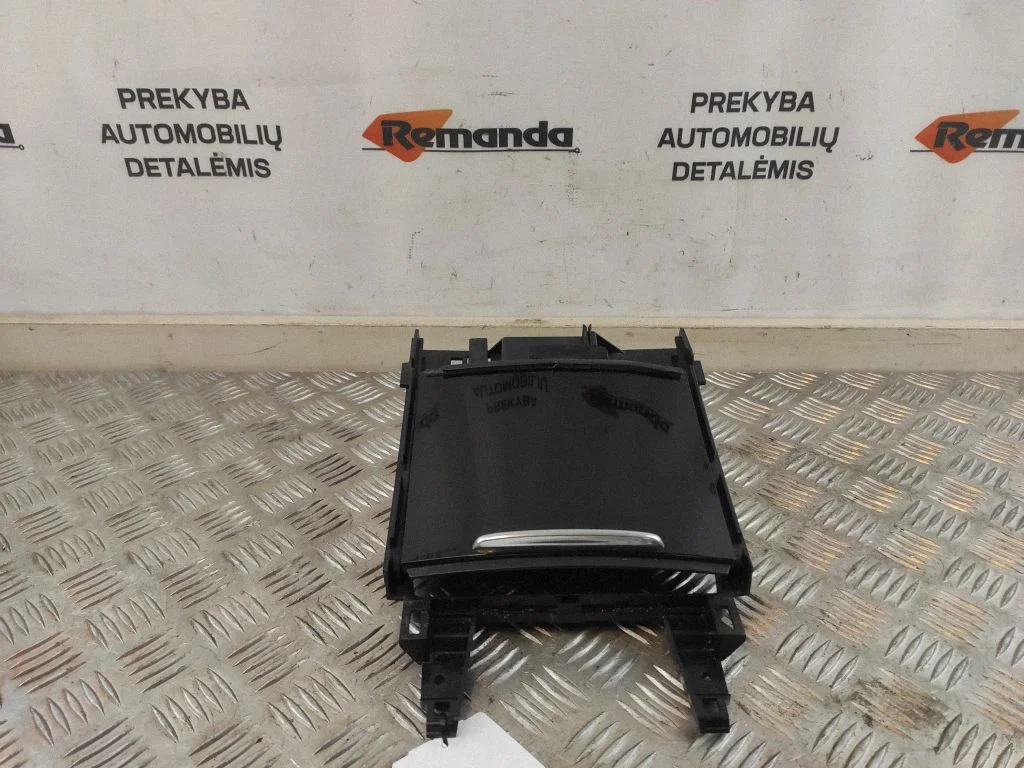 Daiktadėžė centrinės konsolės