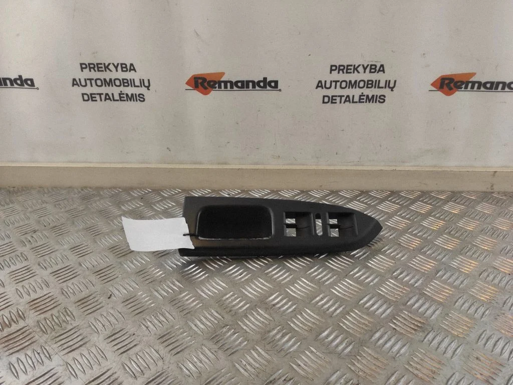 Priekinių langų jungtuko apdaila