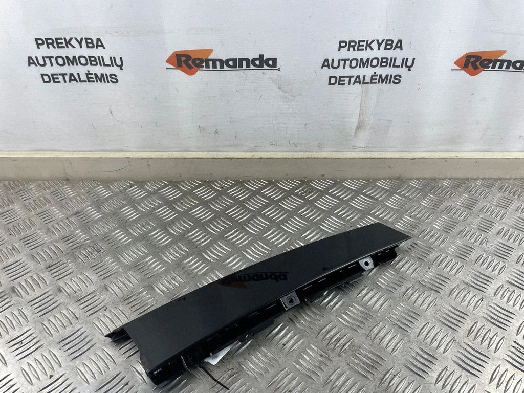 Cita aizmugurējo durvju apdares detaļa 83250C5000