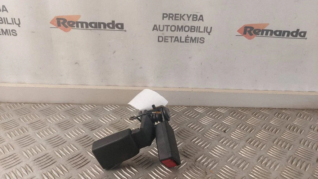 Tagumise turvavöö pannal A1768600469