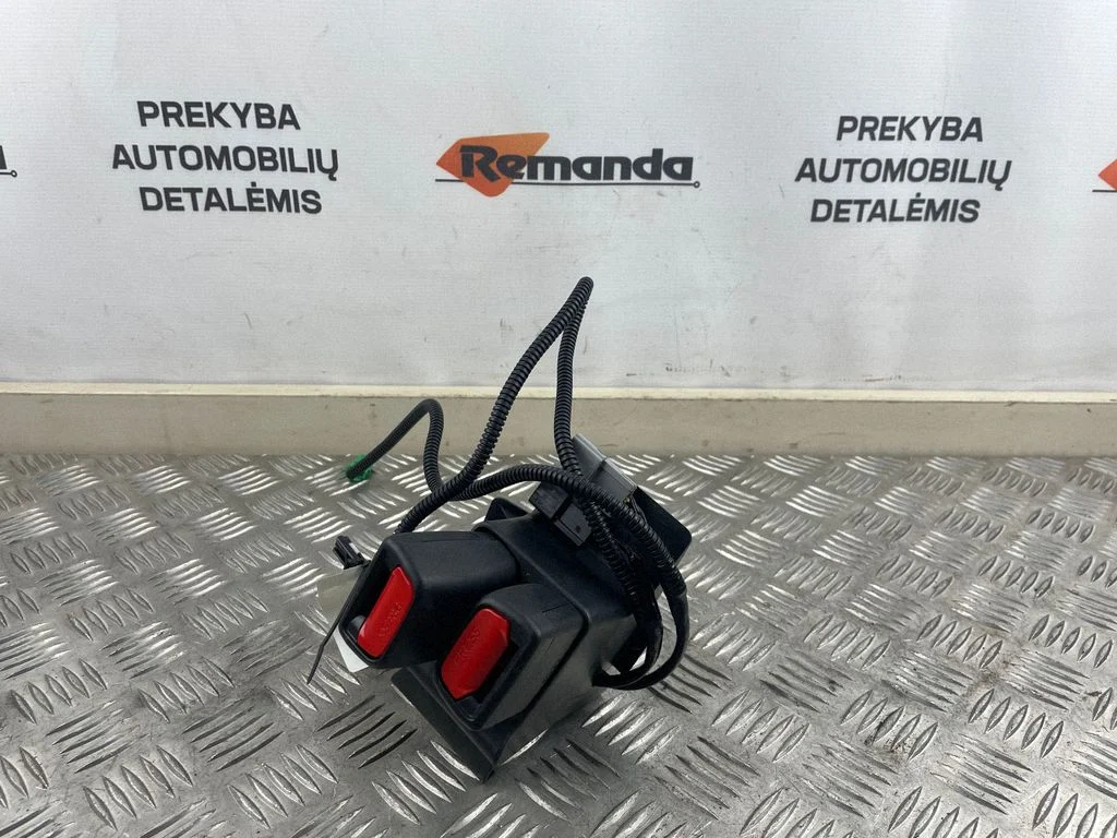 Keskmise turvavöö pannal (tagumine) – Toyota RAV 4 (XA50) (2018-)