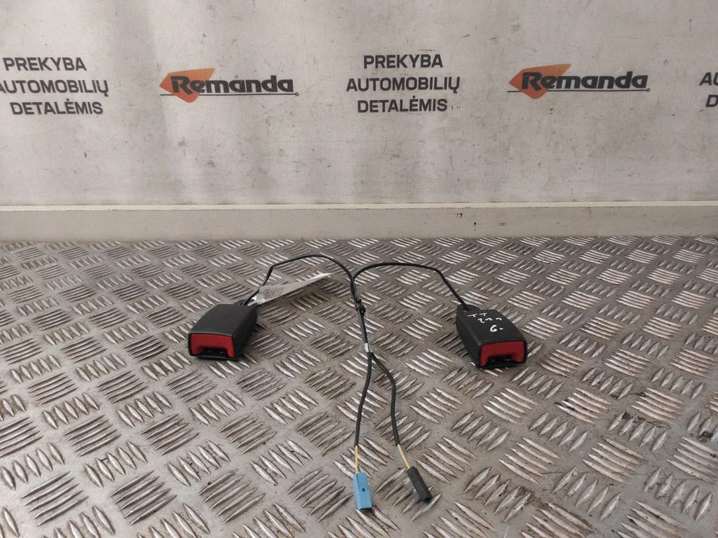 Aizmugurējās drošības jostas sprādze 8S8857739B