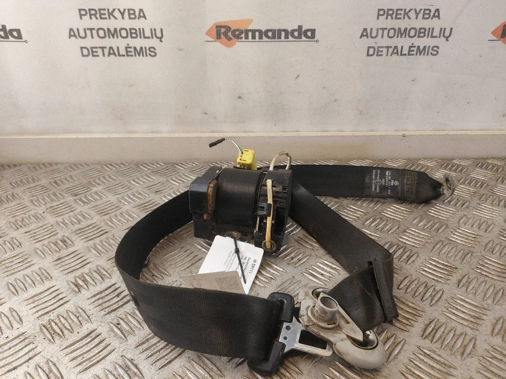 Front seatbelt 7H0857737DE