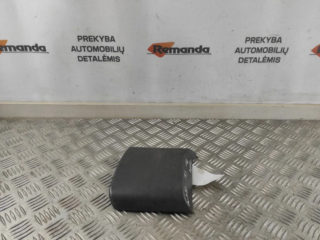 (B) statņa apdare (apakšējā) 8200036105G