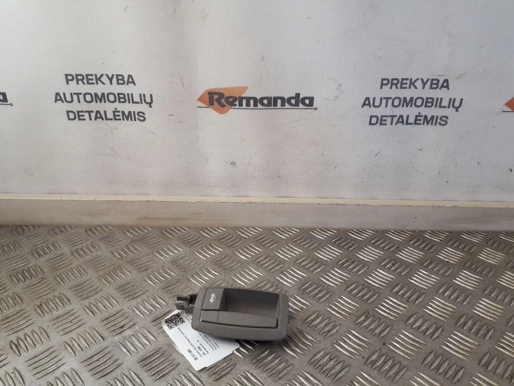 Motora pārsega atvēršanas rokturis C982