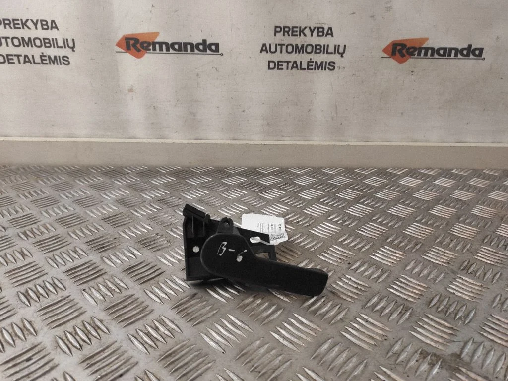 Motora pārsega atvēršanas rokturis 1K1823633