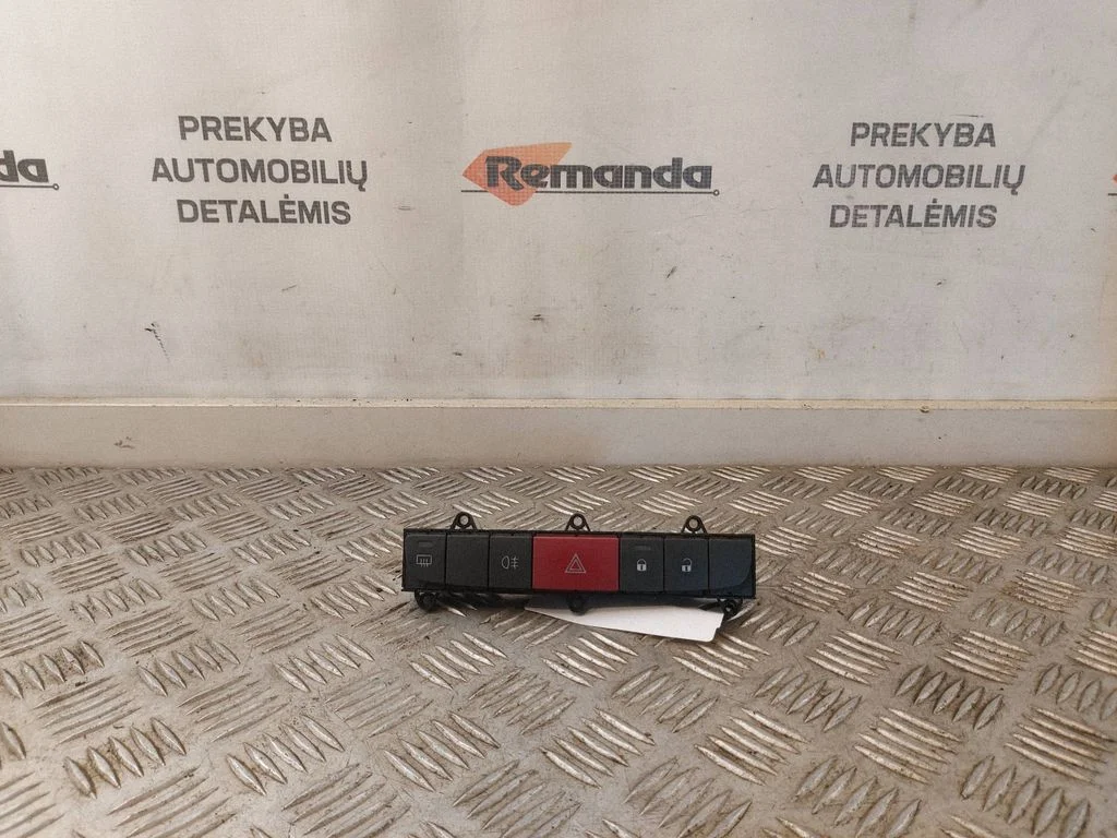 Avārijas gaismu slēdzis 7354213590