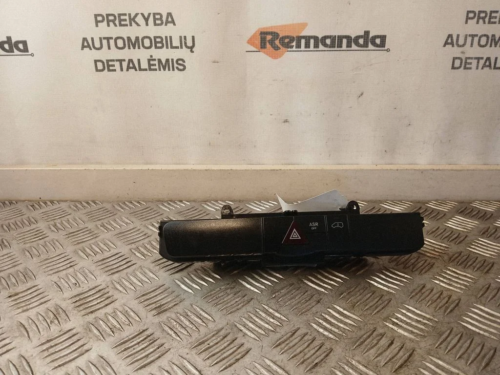 Avarinių žibintų jungtukas