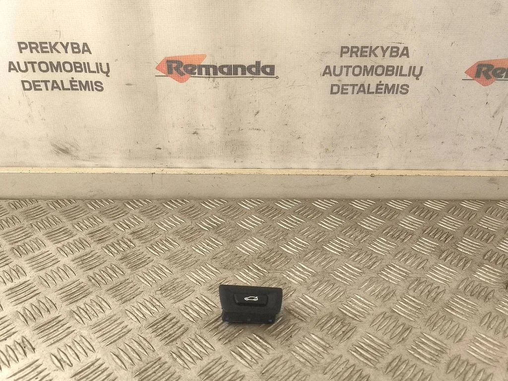 Bagažinės dangčio uždarymo jungtukas