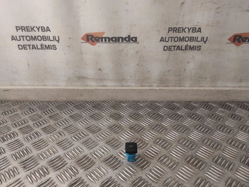Bagažinės dangčio uždarymo jungtukas