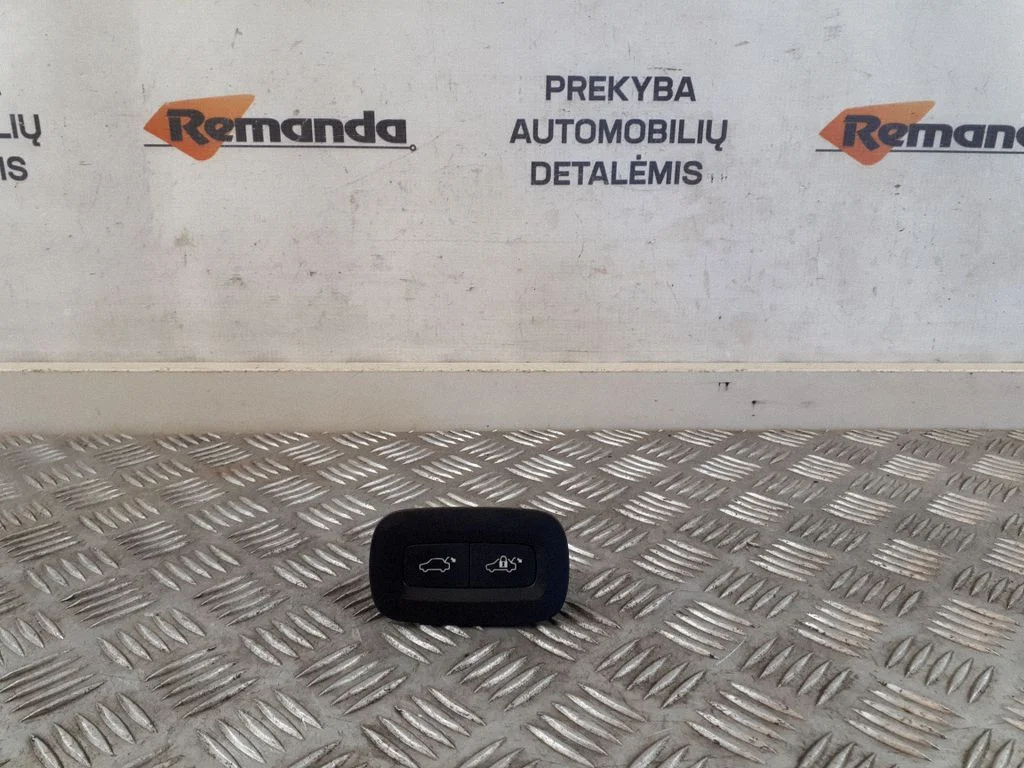 Bagažinės dangčio uždarymo jungtukas