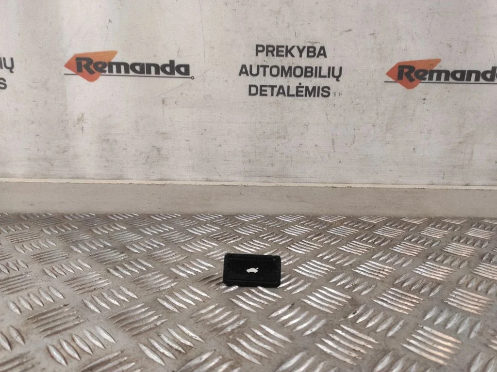 Bagažinės dangčio uždarymo jungtukas