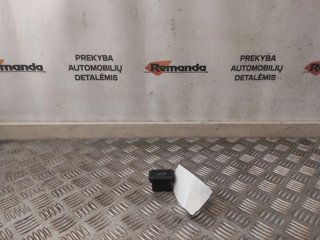 Bagažinės dangčio uždarymo jungtukas